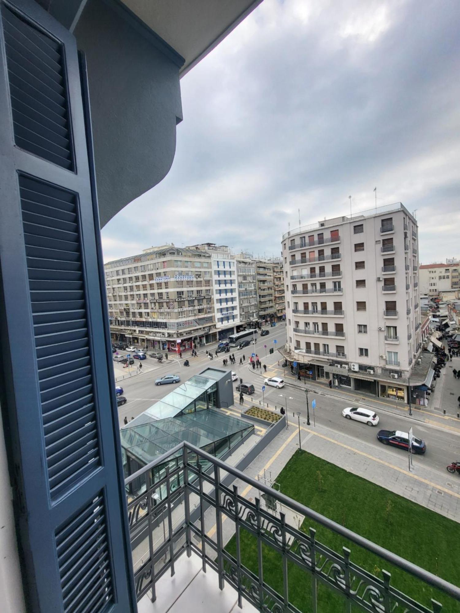# Alegra Apartment , 10Mtrs From Venizelou Metro Station Tesalonika Bagian luar foto